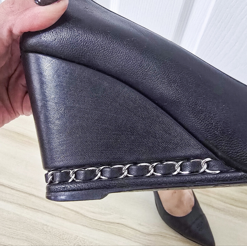 Chanel CC Cap Toe Black Leather Chain Link Wedge Pumps Size EU38/US 7.5-8 - Picture 12 of 16
